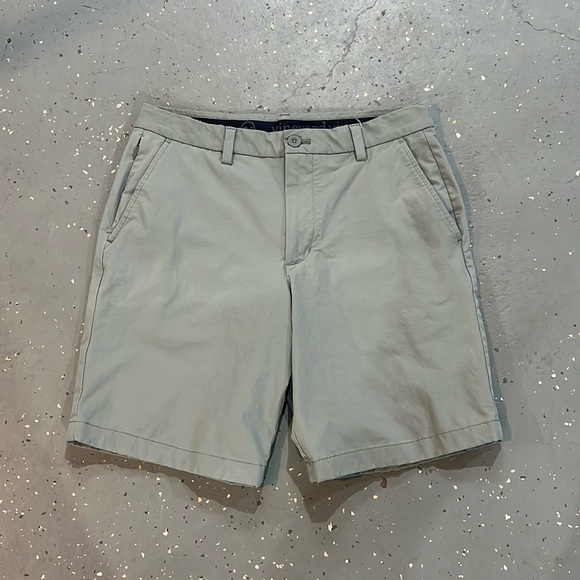 Vineyard Vines On-The-Go Shorts - Picture 1 of 3